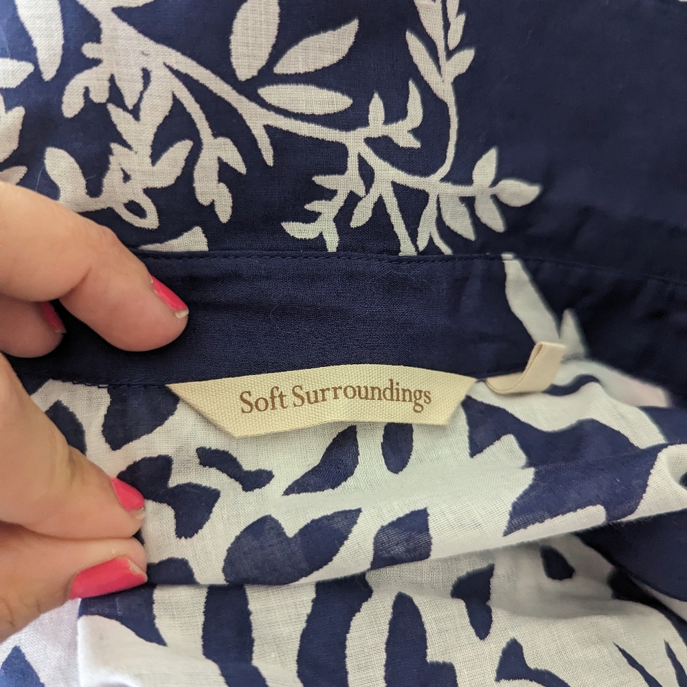 Women's Soft Surroundings Navy and White Leaf Print Blouse Medium Beaded - Picture 6 of 7